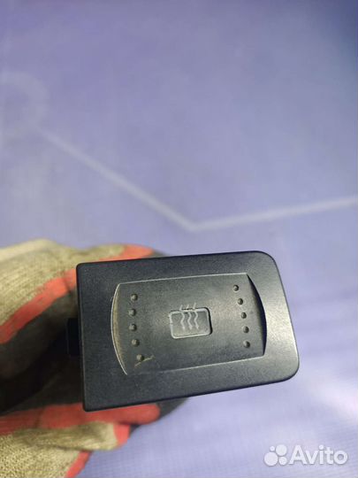 Кнопка обогрева стекла Volkswagen/Skoda