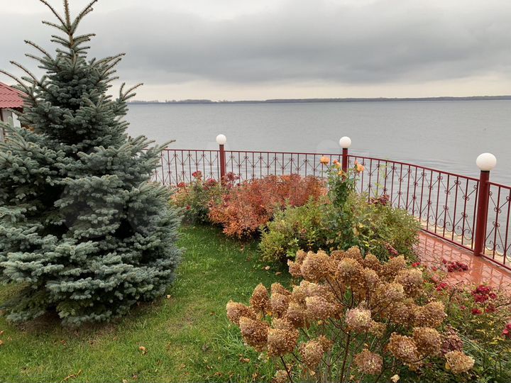 Дом 300 м² на участке 8 сот.