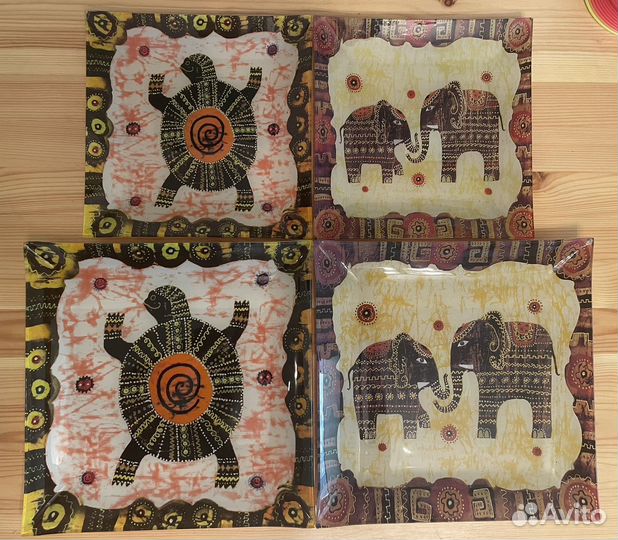 Декоративная тарелка со слонами и черепахой