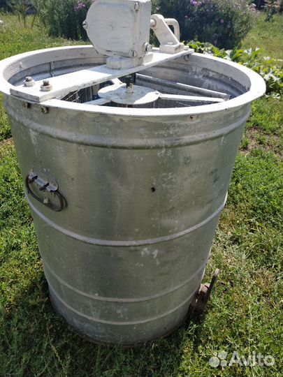 Медогонка 3 рамочная б/у