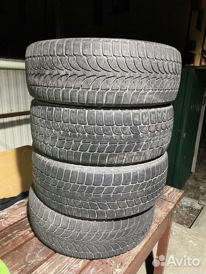 Bridgestone Blizzak LM-80 Evo 215/60 R34 96