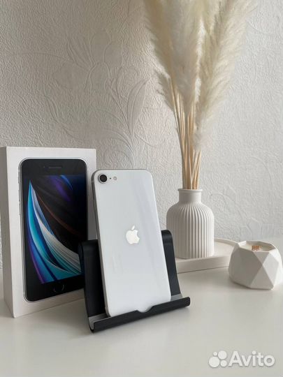 iPhone SE, 64 ГБ