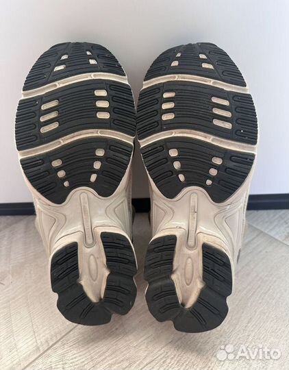 Удобные кроссовки для длительных прогулок