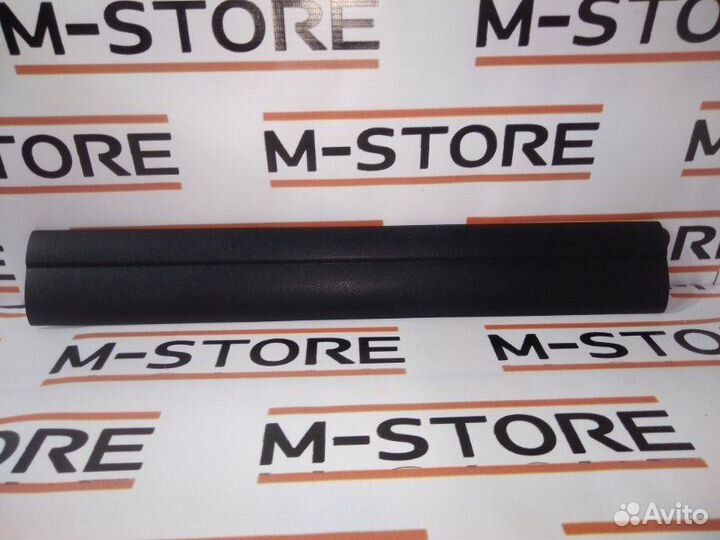 Накладка на порог салона передняя правая Bmw