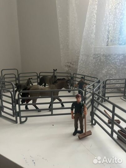 Фигурки лошадей набор