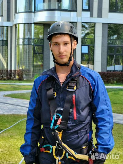 Мойка окон методом промышленного альпинизма