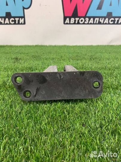 Кронштейн балки Ford Mustang 6 S550 рест. 2020