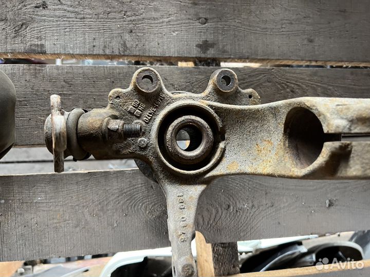 Поворотный кулак правый Ford Focus 2