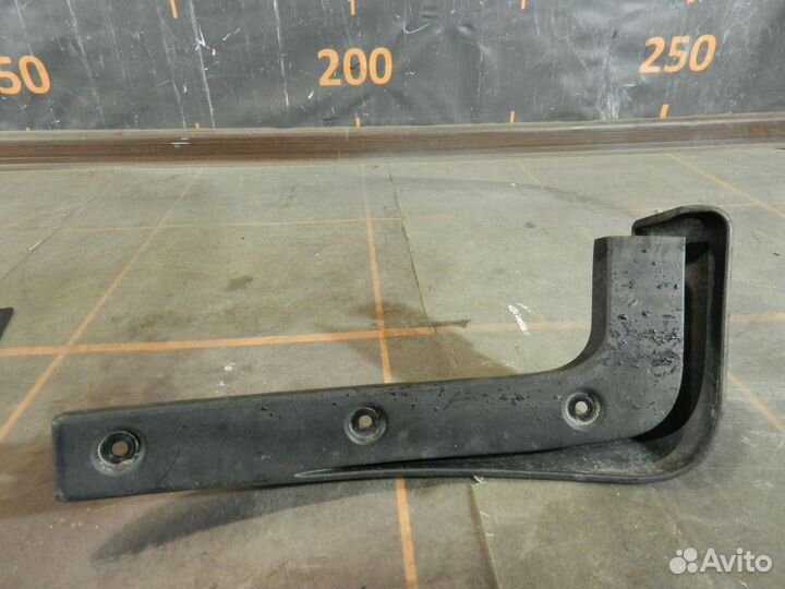 Брызговик задний правый - Hyundai Santa Fe 3