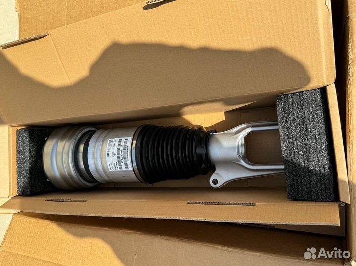 Пневмостойка передняя Porsche Panamera 970