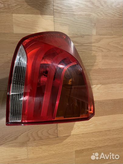 Задний левый фонарь на BMW X1 E84