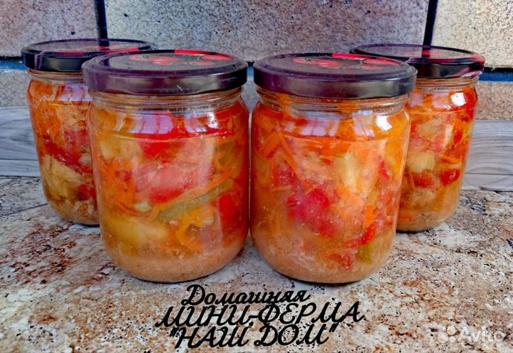 Филе молочного поросёнка с овощами и подливкой