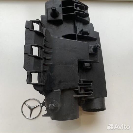 Корпус воздушного фильтра Мерседес w212 M271