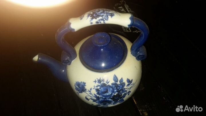 Фарфоровый чайник