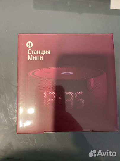 Умная колонка Яндекс Новая Станция Мини (с часами)