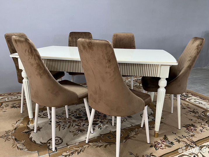 Стол и стулья