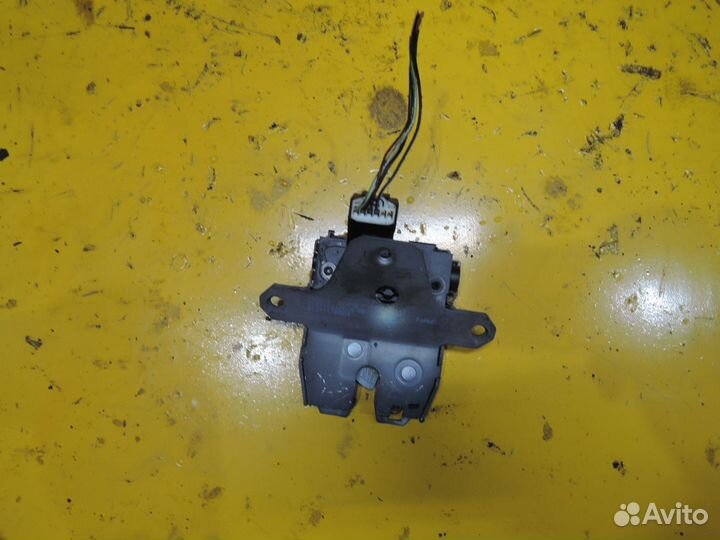 Замок стекла багажника Ford Kuga 2008-2012