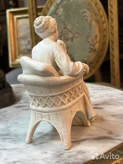 Статуэтка фарфор бесквит