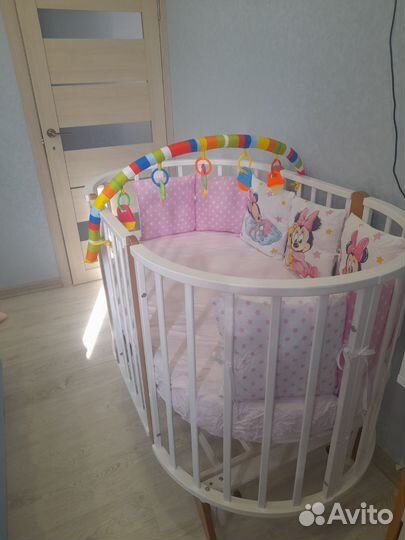 Детская кроватка с маятником круглая