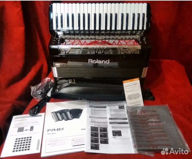 Новый аккордеон Роланд N8,с паспортом