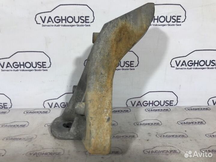 Кронштейн кпп левый Audi A6 C5 2.8 ACK 1998