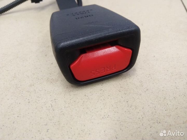 Ответная часть ремня безопасности Hi Lux 2015