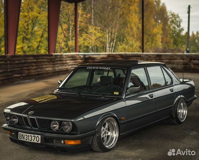 Лобовое стекло Бмв е28