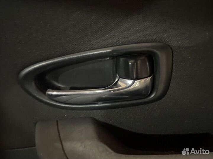 Ручка салона задняя правая Nissan Almera G15