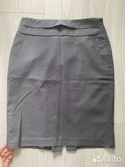 Серая юбка в светлую полоску 42/44 размер