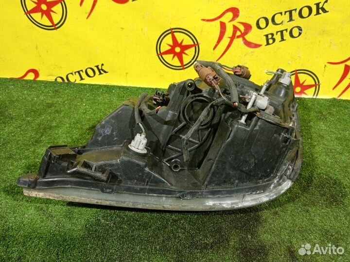 Фара передняя правая Toyota Harrier MCU10W 1MZ-FE