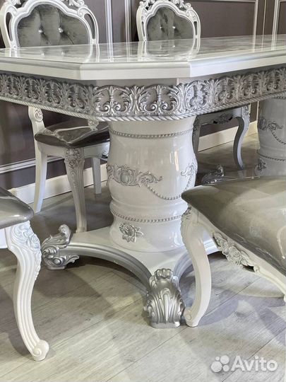 Кухонный стол и стулья