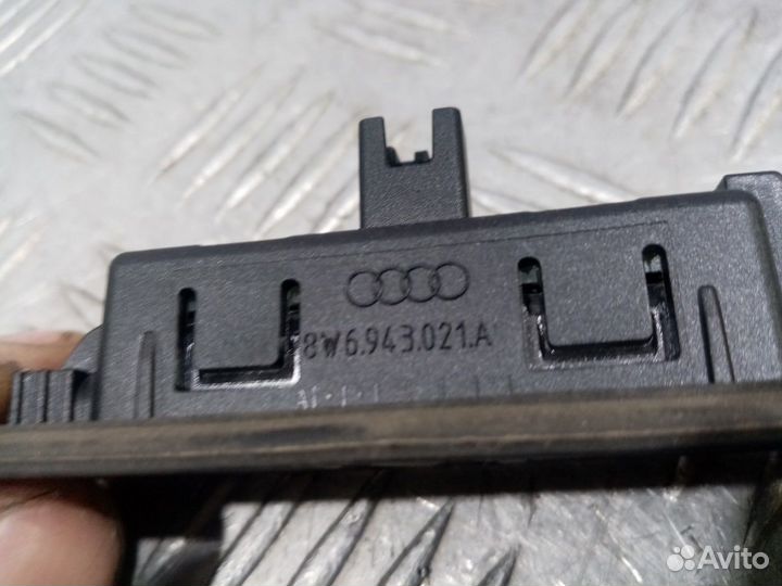 Б/У Плафон подсветки номера Audi Q3#002