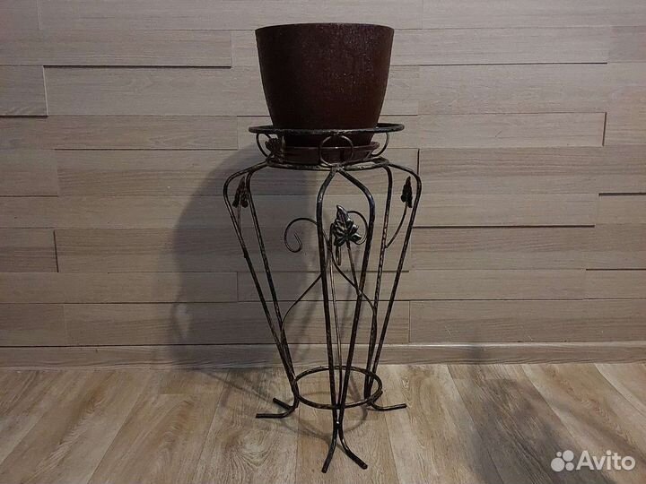 Подставка с горшком под цветы