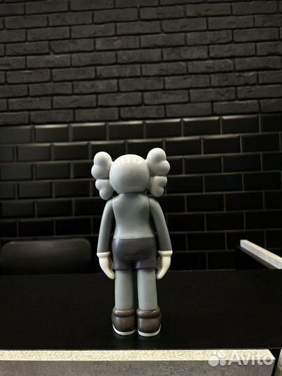 Фигурка kaws 20см