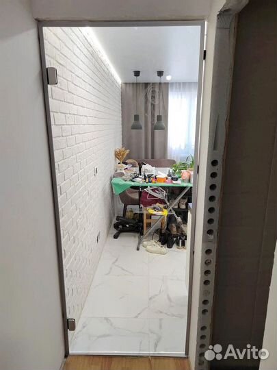 Дверь стеклянная межкомнатная