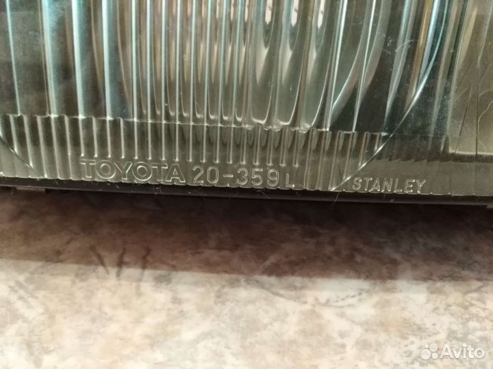 Продам фары на Toyota Curren