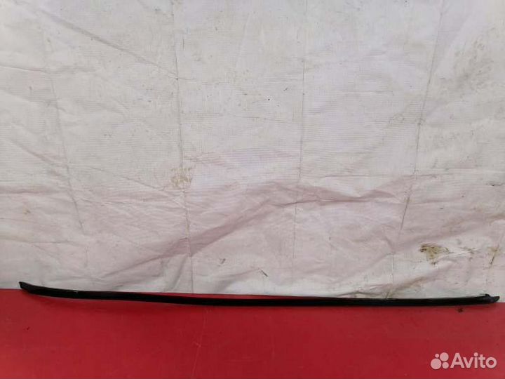 Молдинг лобового стекла правый Ford Kuga 1