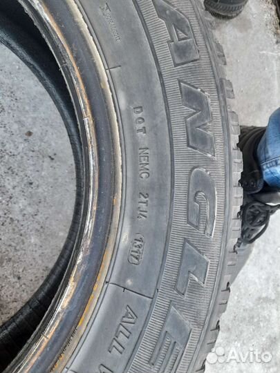 Pirelli Carrier 235/65 R17 108