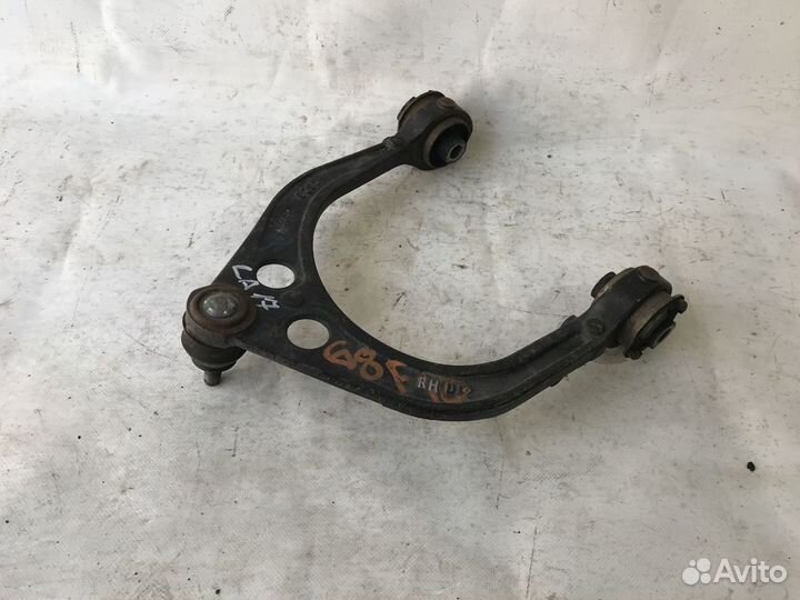 Рычаг передний верхний правый Dodge Challenger