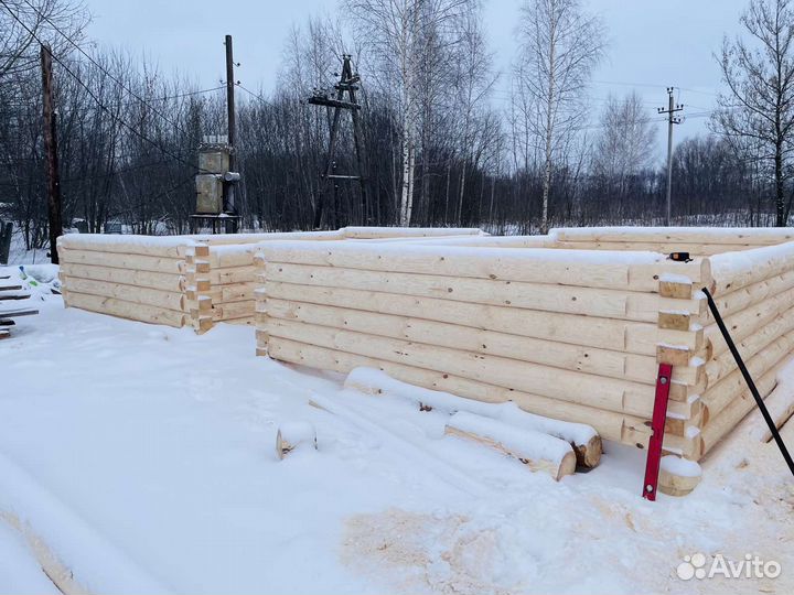 Срубы бань и домов из зимнего леса