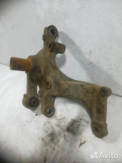 Кулак поворотный задний правый Skoda Octavia A5