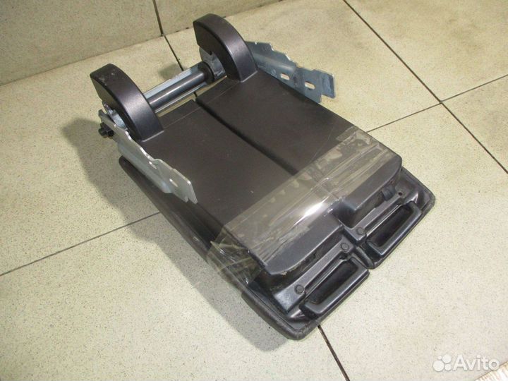 Подлокотник VW Touareg 2 (7P)