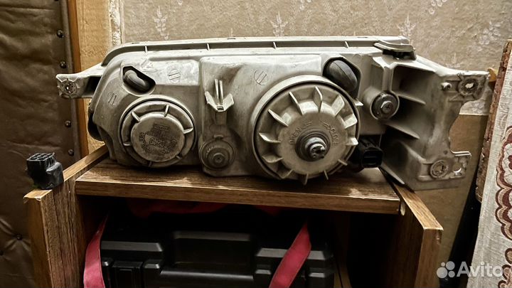 Фара правая на Hyundai H-1 921024A500