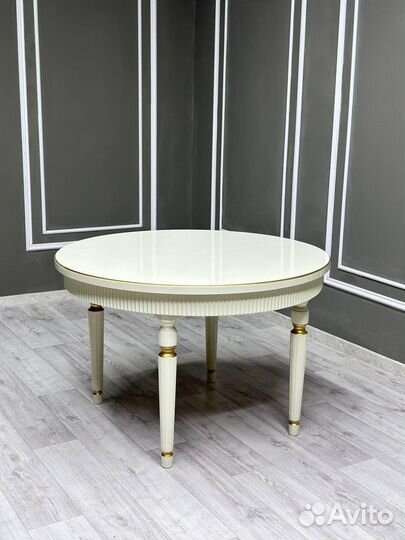 Столы и стулья