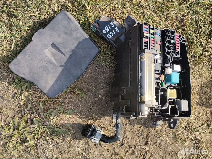 Блок предохранителей Toyota Corolla e150