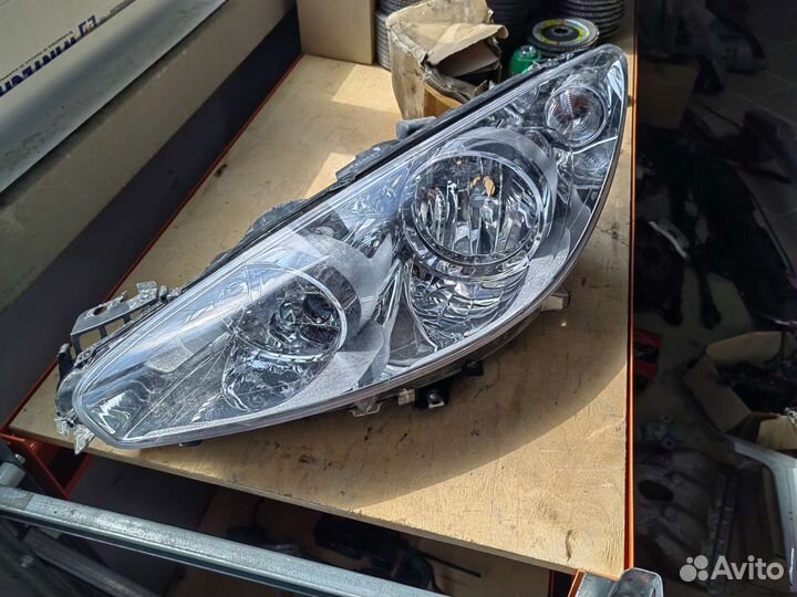 Фара левая Peugeot 308