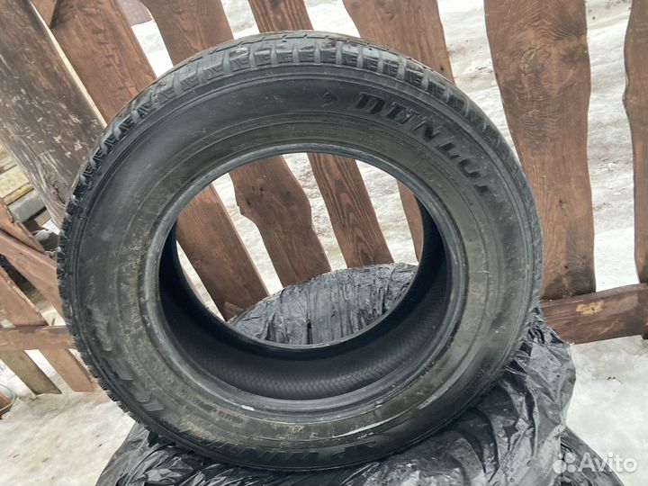 Dunlop SP Winter Ice 01 215/65 R16 102