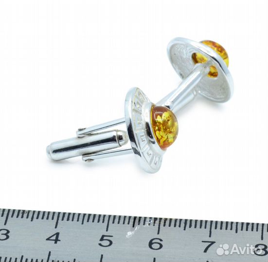 Запонки с медовым янтарем