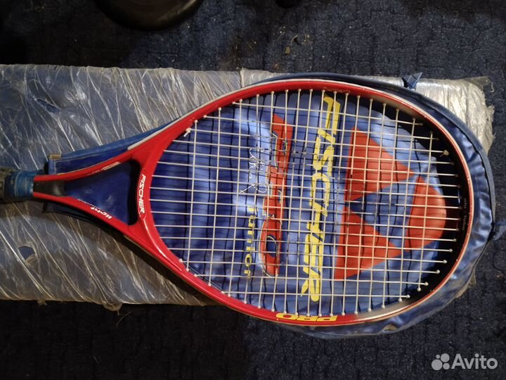 Продаю старую теннисную ракетку