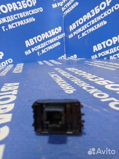 Кнопка стеклоподъемника Renault Megane 3 хэтчбек